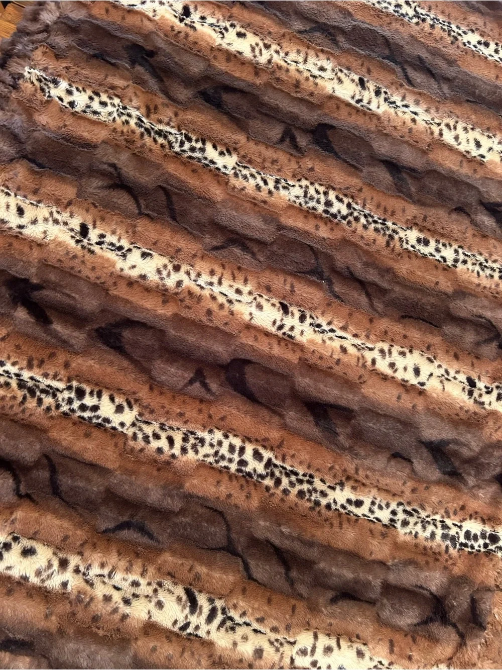 Bessie&Barnie ultra-soft Luxury Blanket-FauxFur Leopard Stripe-reverses to brown